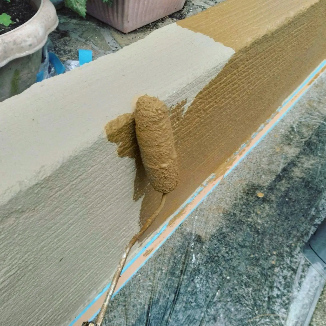 🏠奈良県生駒郡　O様邸【外塀の中塗り作業中】🎨