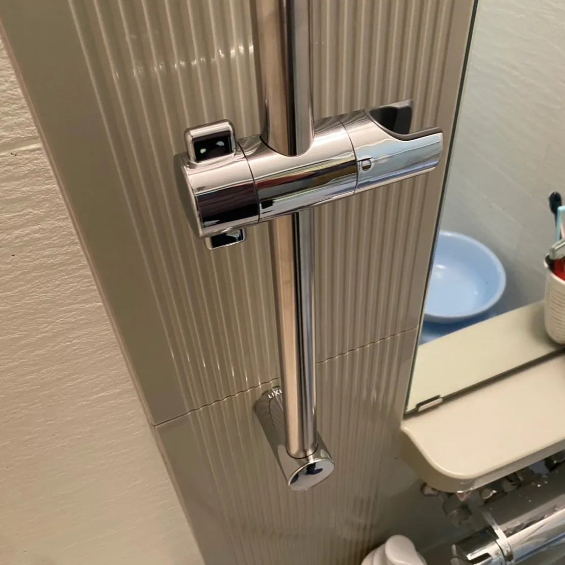 🚿【大阪市港区｜浴室シャワーフック取替工事】