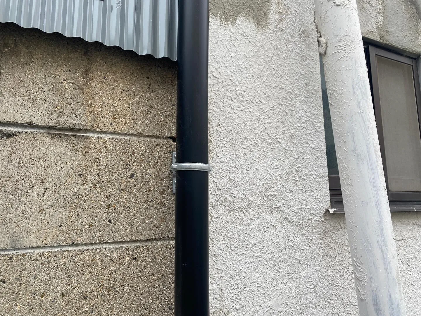 📍【大阪市東成区】樋(とい)取り替え工事の様子です💪