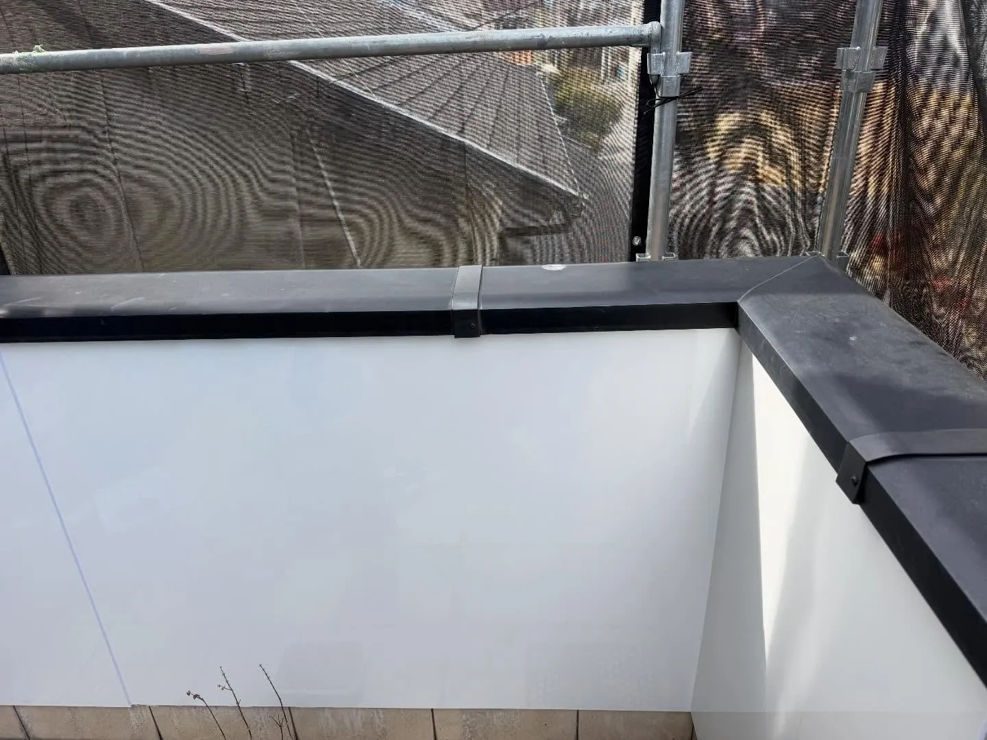 【大阪市東住吉区|ベランダ内壁貼り替え工事】