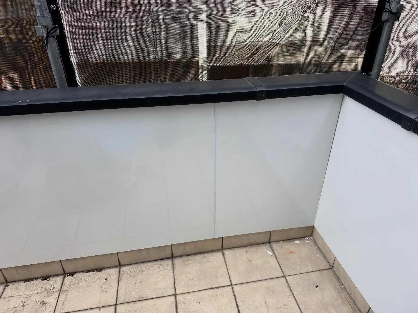 【大阪市東住吉区|ベランダ内壁貼り替え工事】
