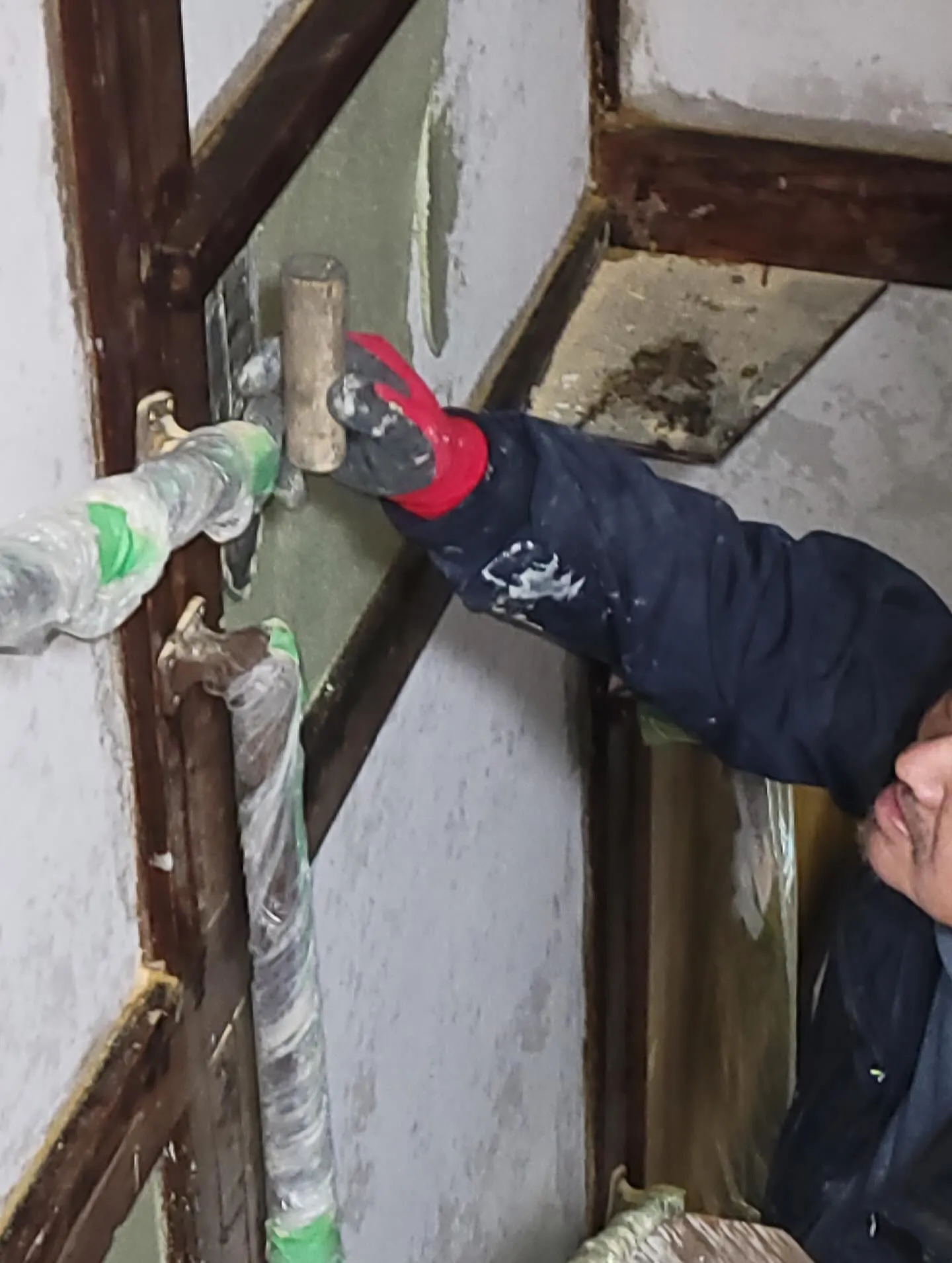 大阪市住吉区にお住まいのお客様宅にて、聚楽（じゅらく）壁のリ...