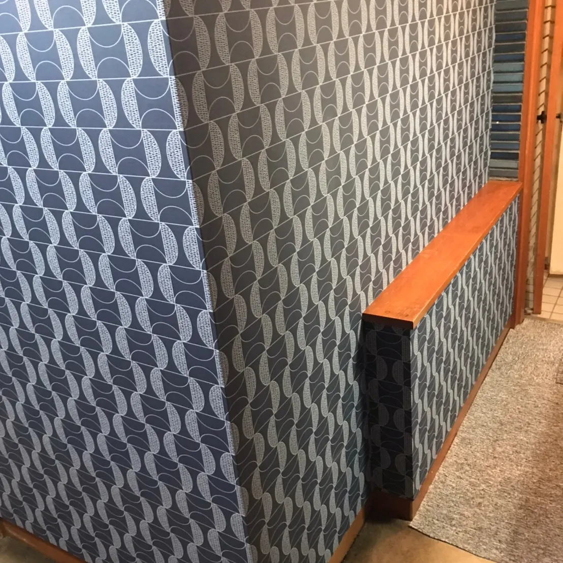 【兵庫県 商業施設 内装クロス工事|和モダン空間へリニューア...