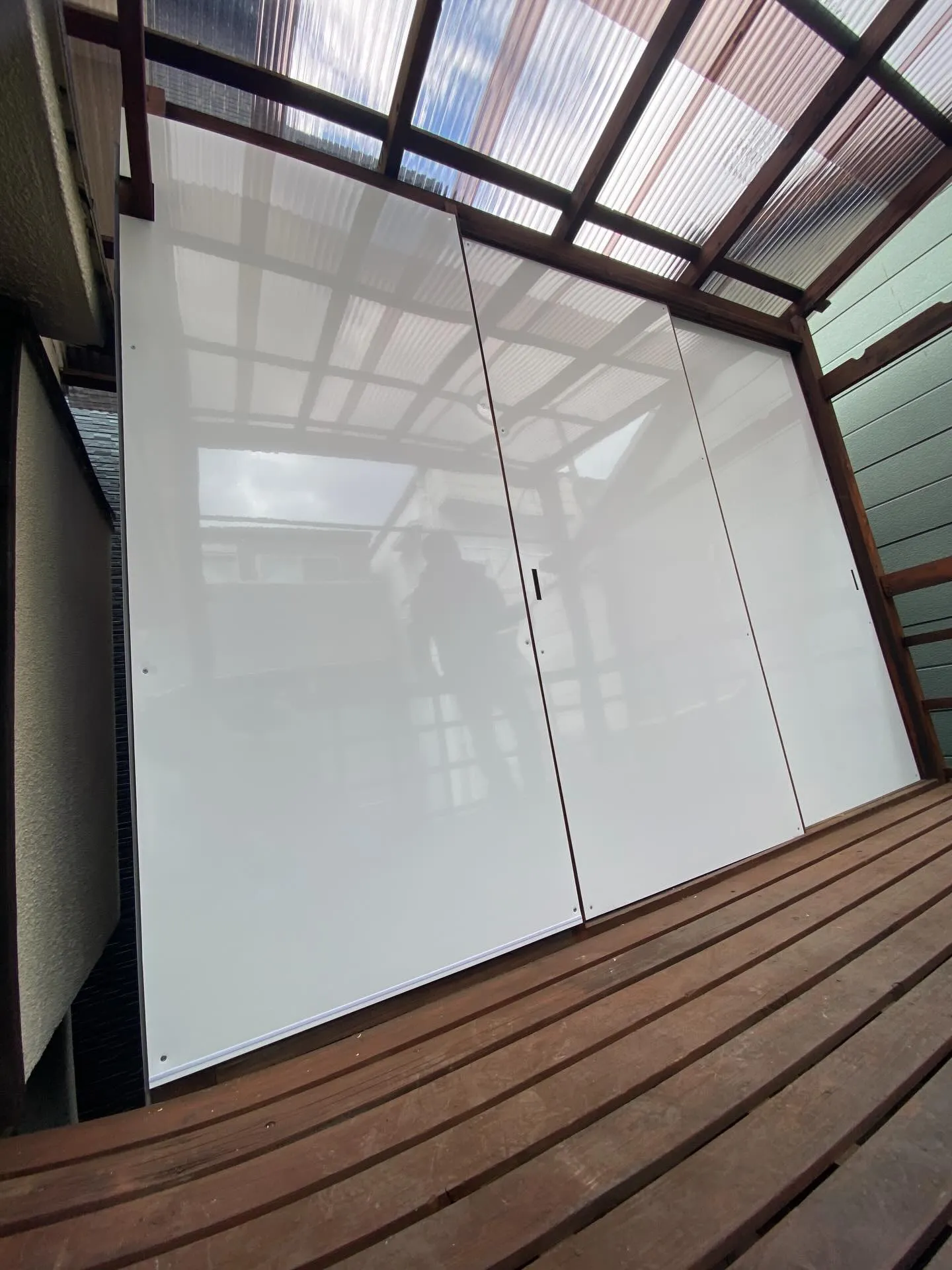 大阪市住吉区にて、物置扉のリフレッシュ工事をさせていただきま...