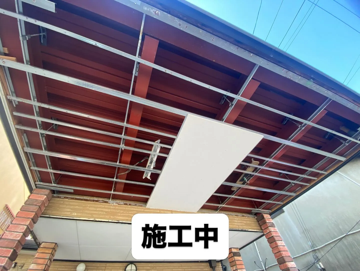 天井のシミは危険信号？ガレージ天井の張替えで住まいを守るリフ...